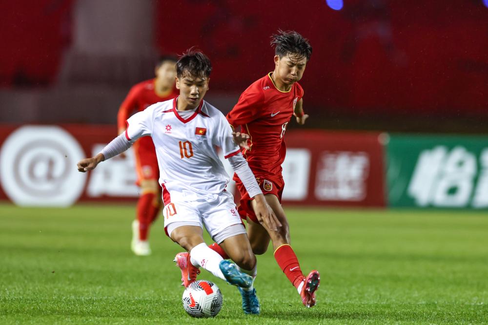 博尼：大胜是全队功劳；迪乌夫正在向所有人展示他的巨大价值