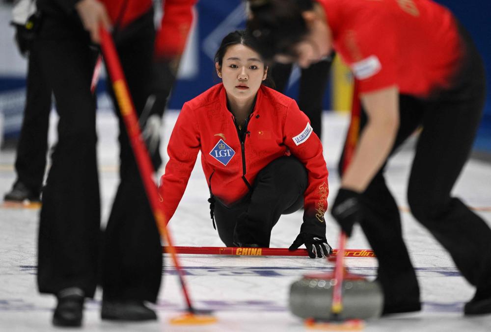 毕包后卫维维安：西班牙队竞争总非常激烈，现在不会去想这些